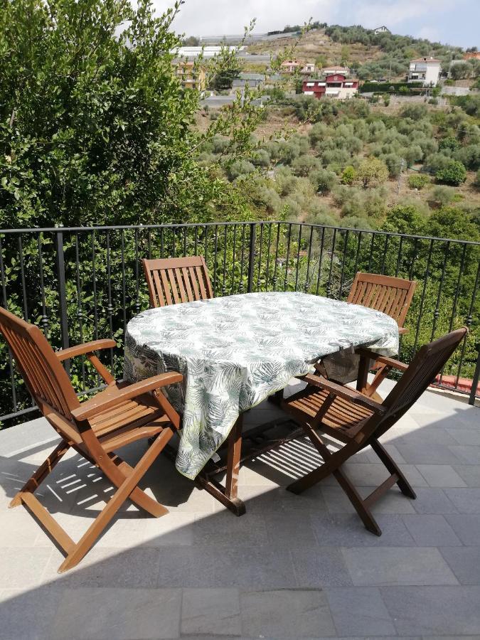 La Torretta Di Piero Con Terrazzi E Parcheggio Privato Citra Zero Zero Ottanta 31Lst0282 Lejlighed Imperia Eksteriør billede